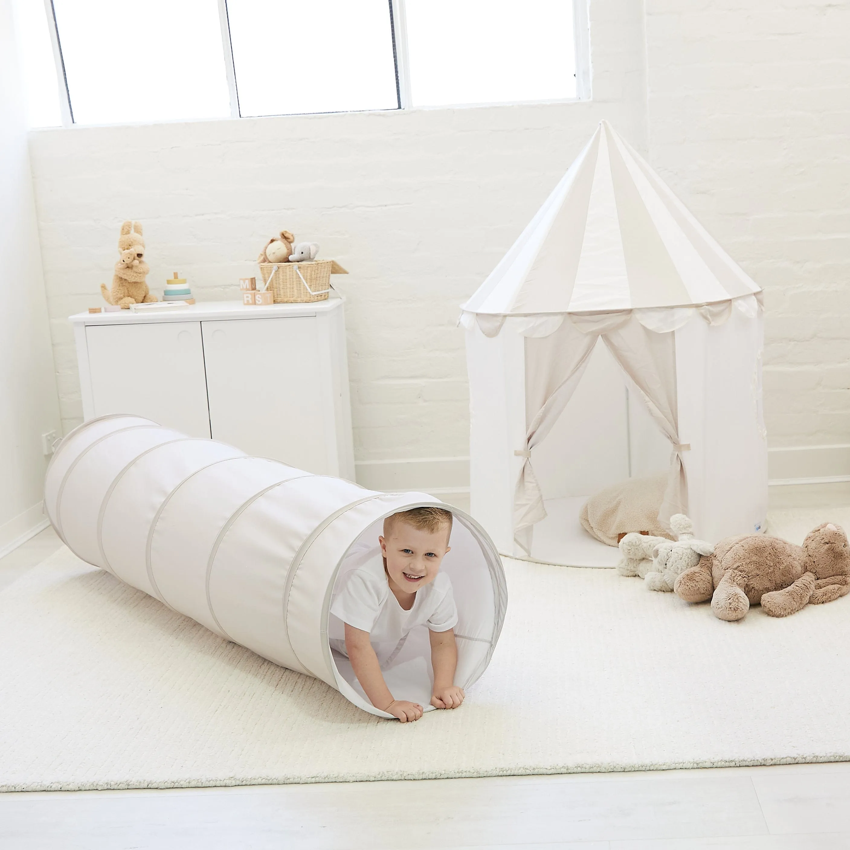 Play Tunnel